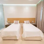 Stunning Seafront Flat In Apartment *