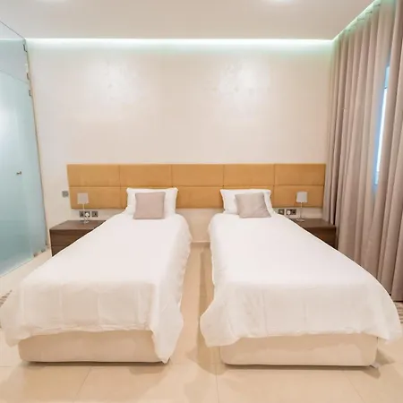 Stunning Seafront Flat In Διαμέρισμα *