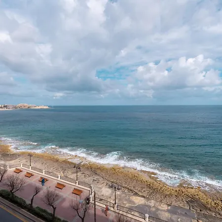 Stunning Seafront Flat In Apartment *