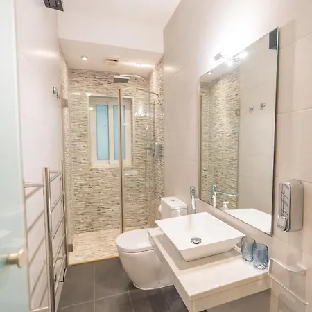 Διαμέρισμα Stunning Seafront Flat In *