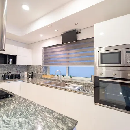 Stunning Seafront Flat In * Sliema