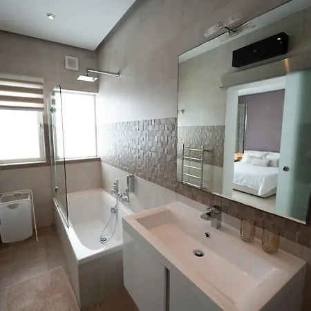 Stunning Seafront Flat In Apartman