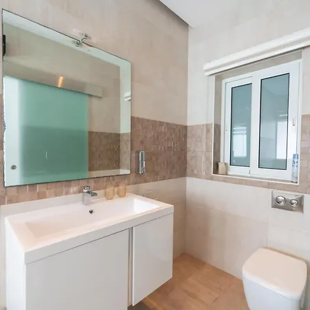 Stunning Seafront Flat In