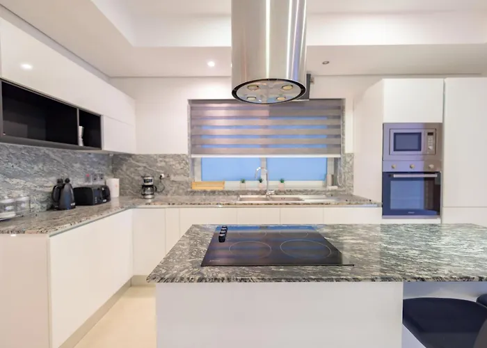 Stunning Seafront Flat In Sliema