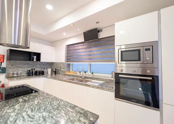 Stunning Seafront Flat In * Слима