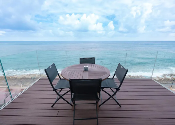 Stunning Seafront Flat In Апартаменты Слима