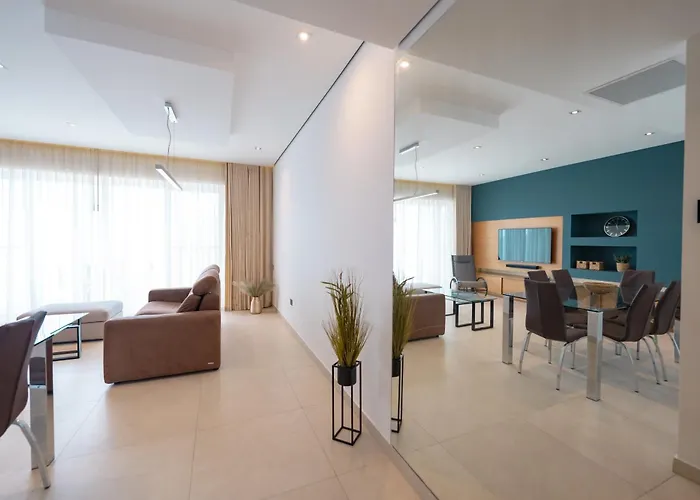 Stunning Seafront Flat In Слима