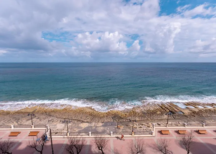 Stunning Seafront Flat In