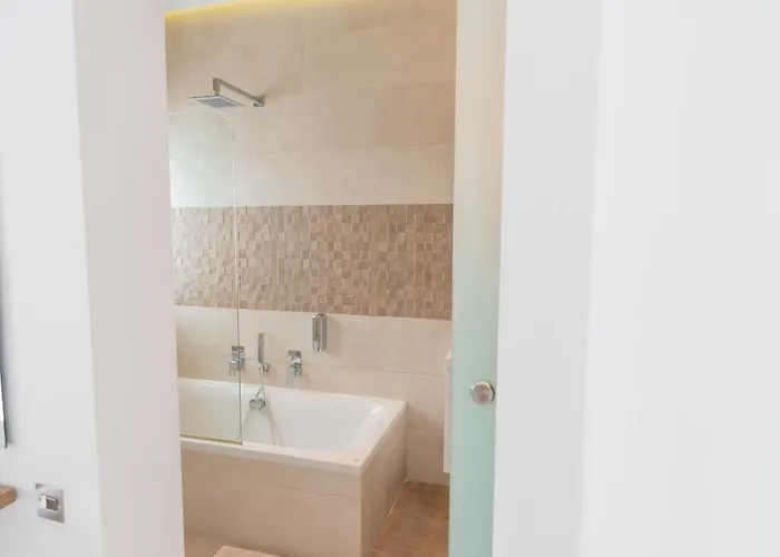 Stunning Seafront Flat In Sliema