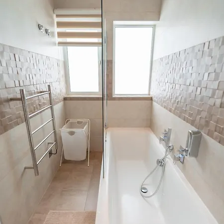 Stunning Seafront Flat In Apartamento